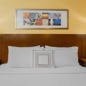 Zimmer mit Kingsize-Bett